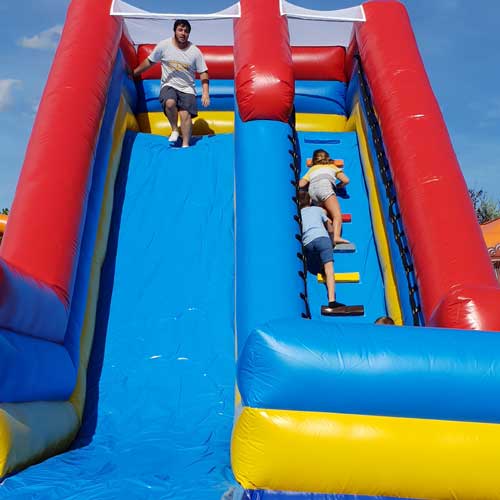 toboggan qui se place au bord d'une piscine